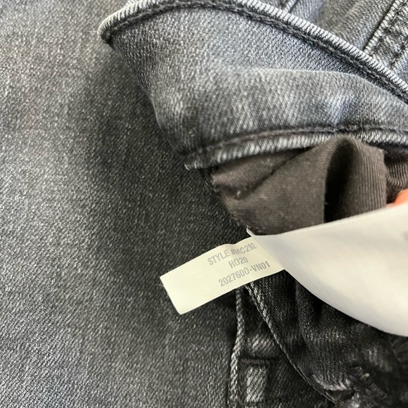 Madewell 10" High-Rise Skinny Jeans in Robert Wash: Button-Front Edition 28 - Picture 11 of 13